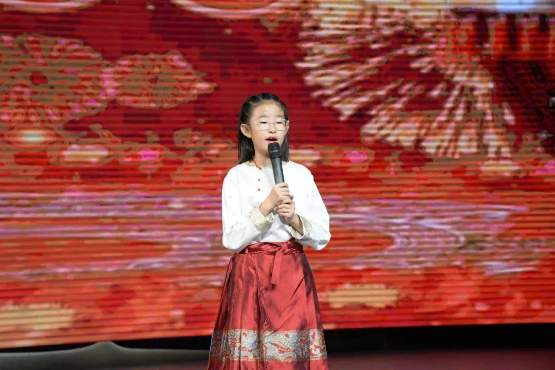 主持人大赞参赛选手表现，引发美誉(主持人大赞参赛选手表现,引发美誉感言)