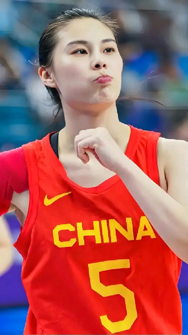 包含王思雨22年女篮世预赛个人集锦，对阵美国砍17分6助攻的词条