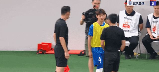 足协杯-韦世豪双响上半时两张直红蓉城2-1海牛进四强