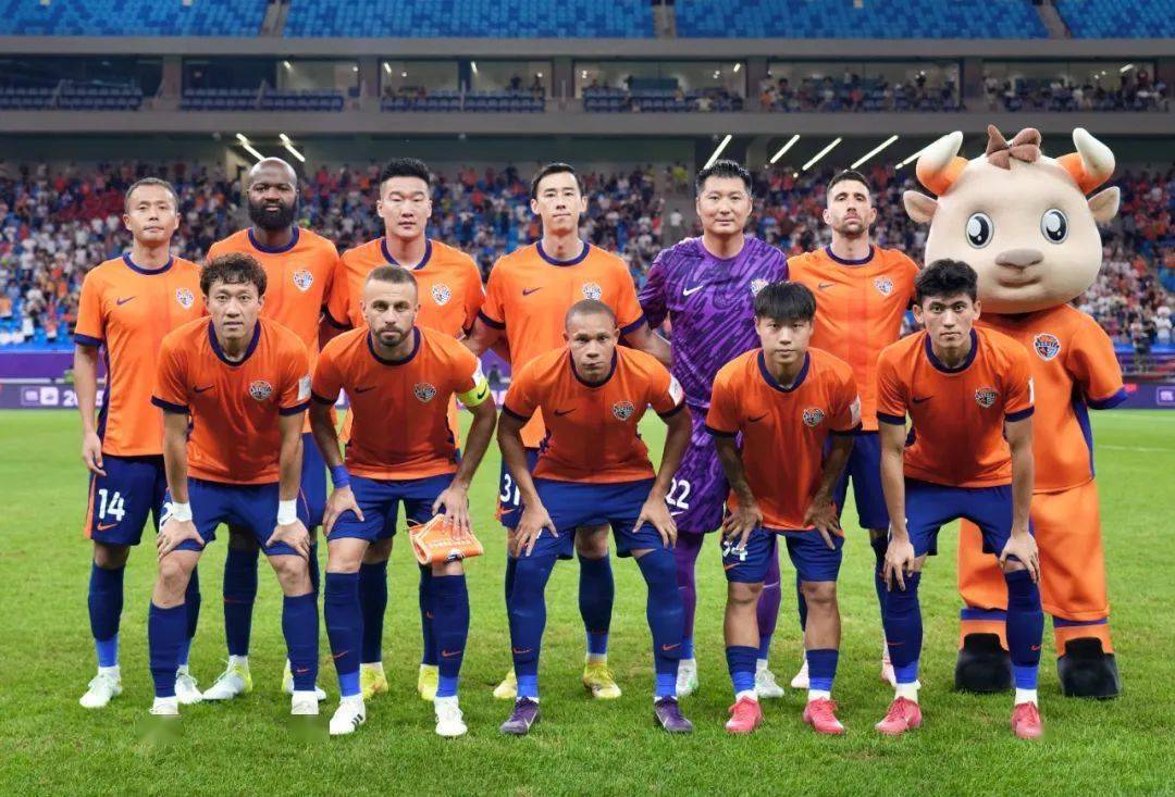 足协杯-韦世豪双响上半时两张直红蓉城2-1海牛进四强