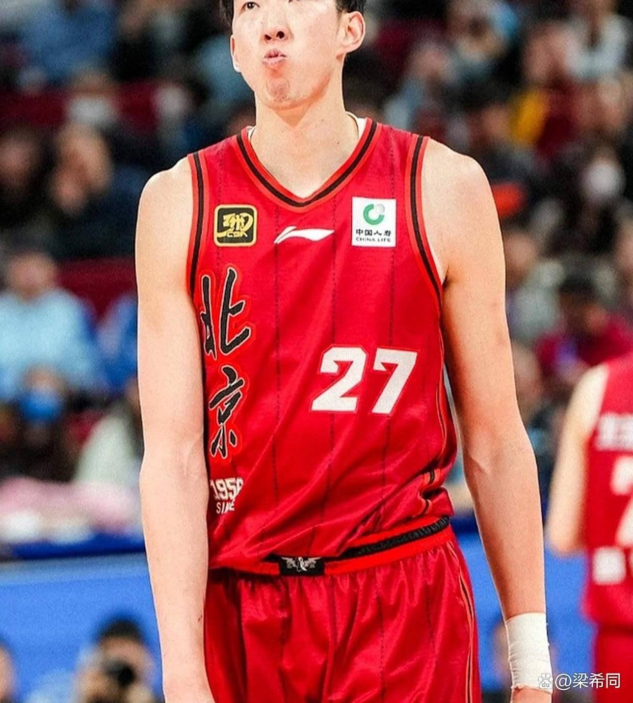 周琦15+9首钢胜深圳郭艾伦40分广州不敌北控