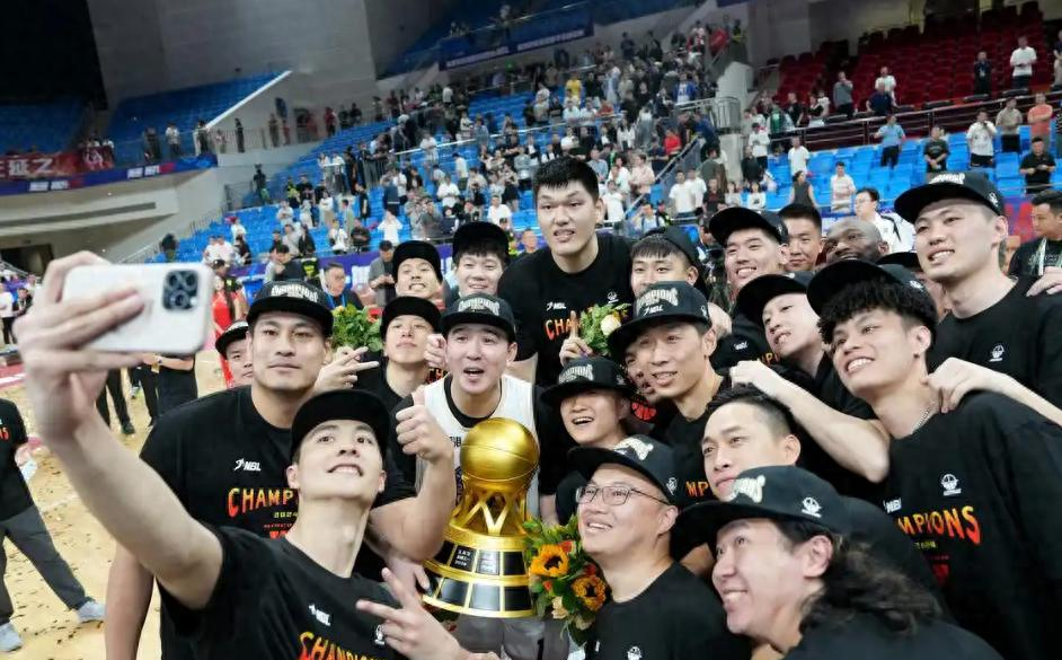 包含CBA俱乐部杯为球队提供更多球员培养机会的词条