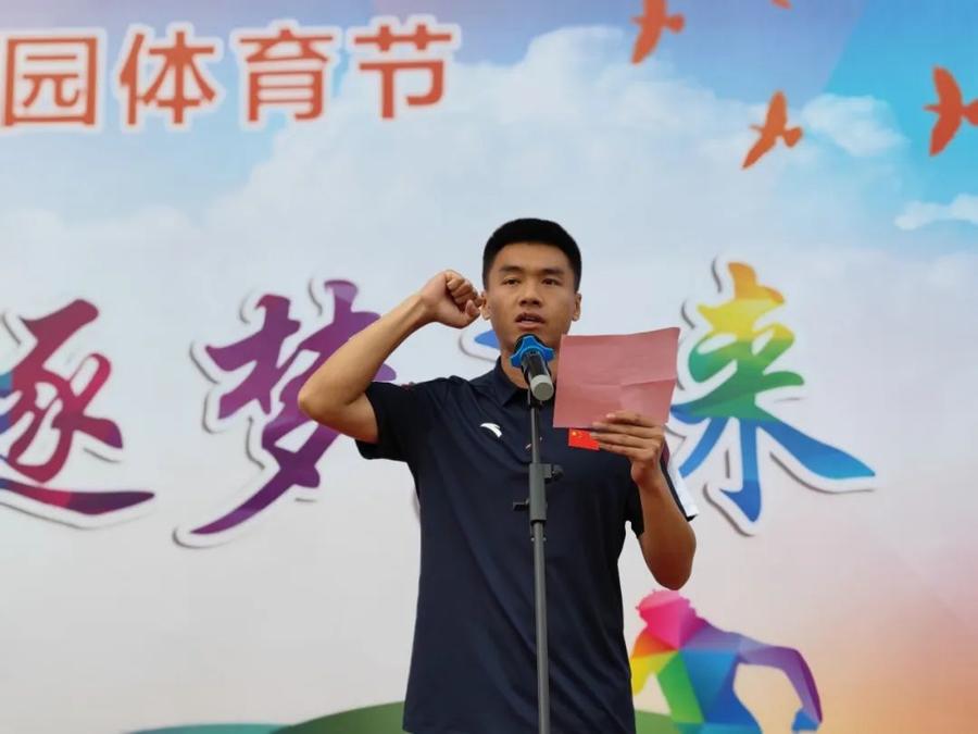 拉开对抗序幕，运动员们在比赛中励精图治