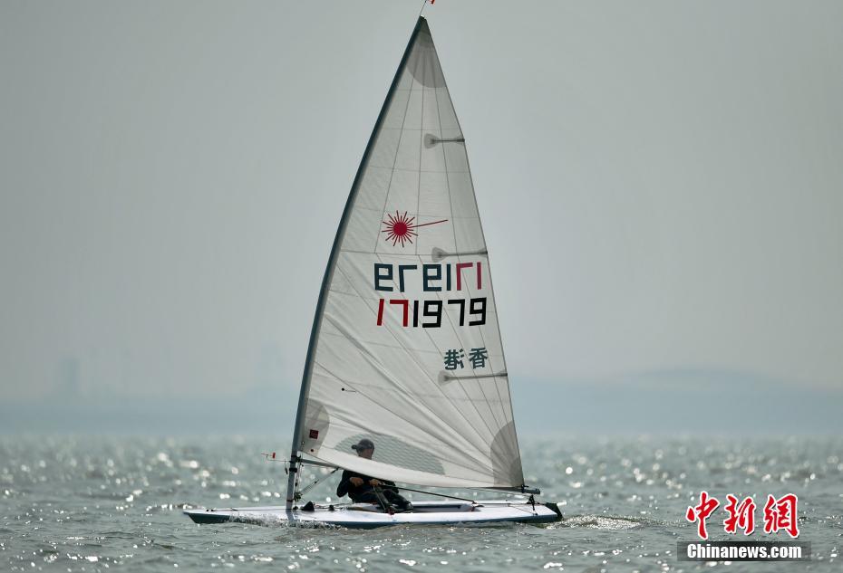罗马尼亚激光帆船选手追击成功，夺魁的简单介绍