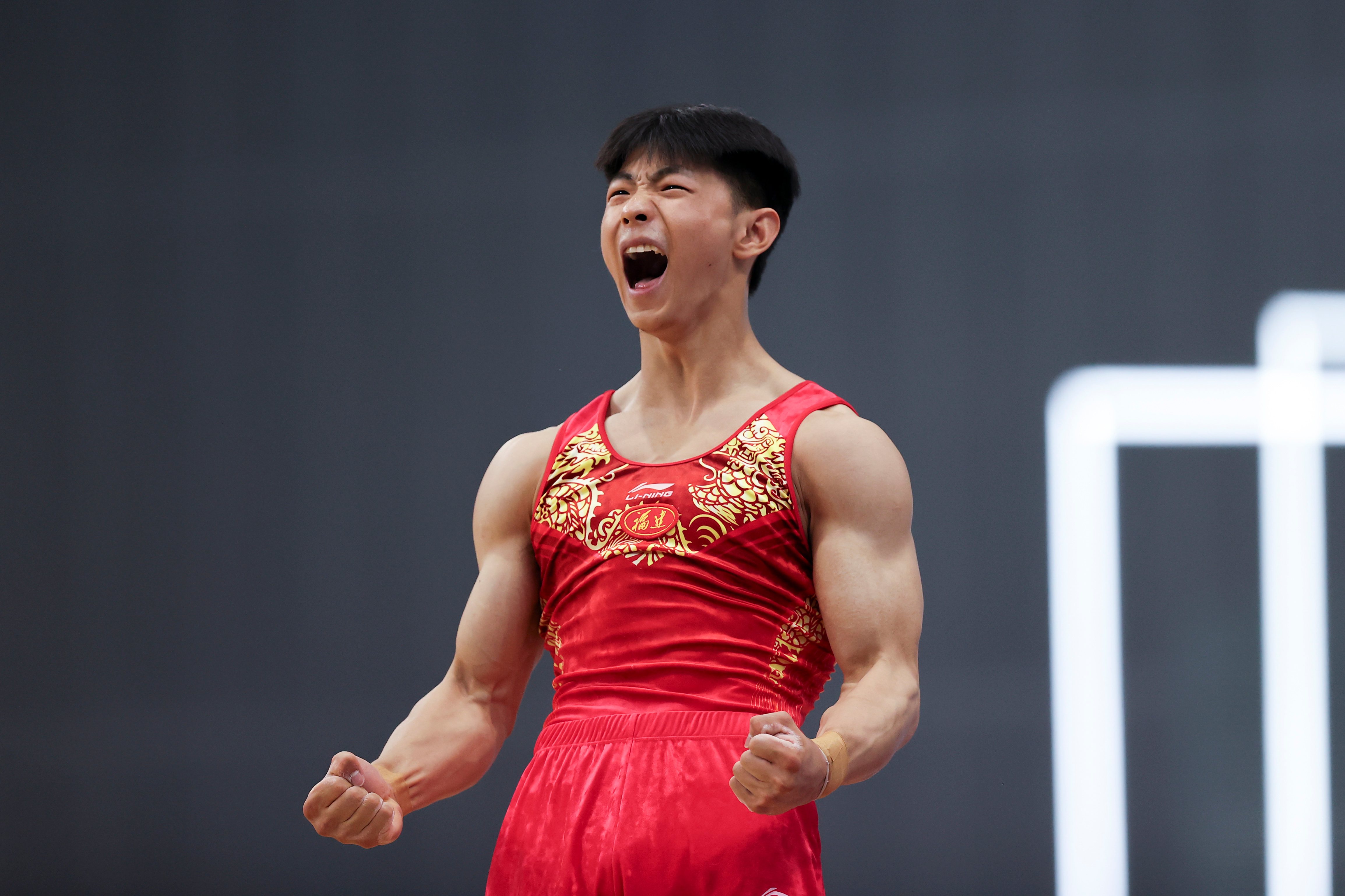 体操比赛中选手脱颖而出，赢得认可